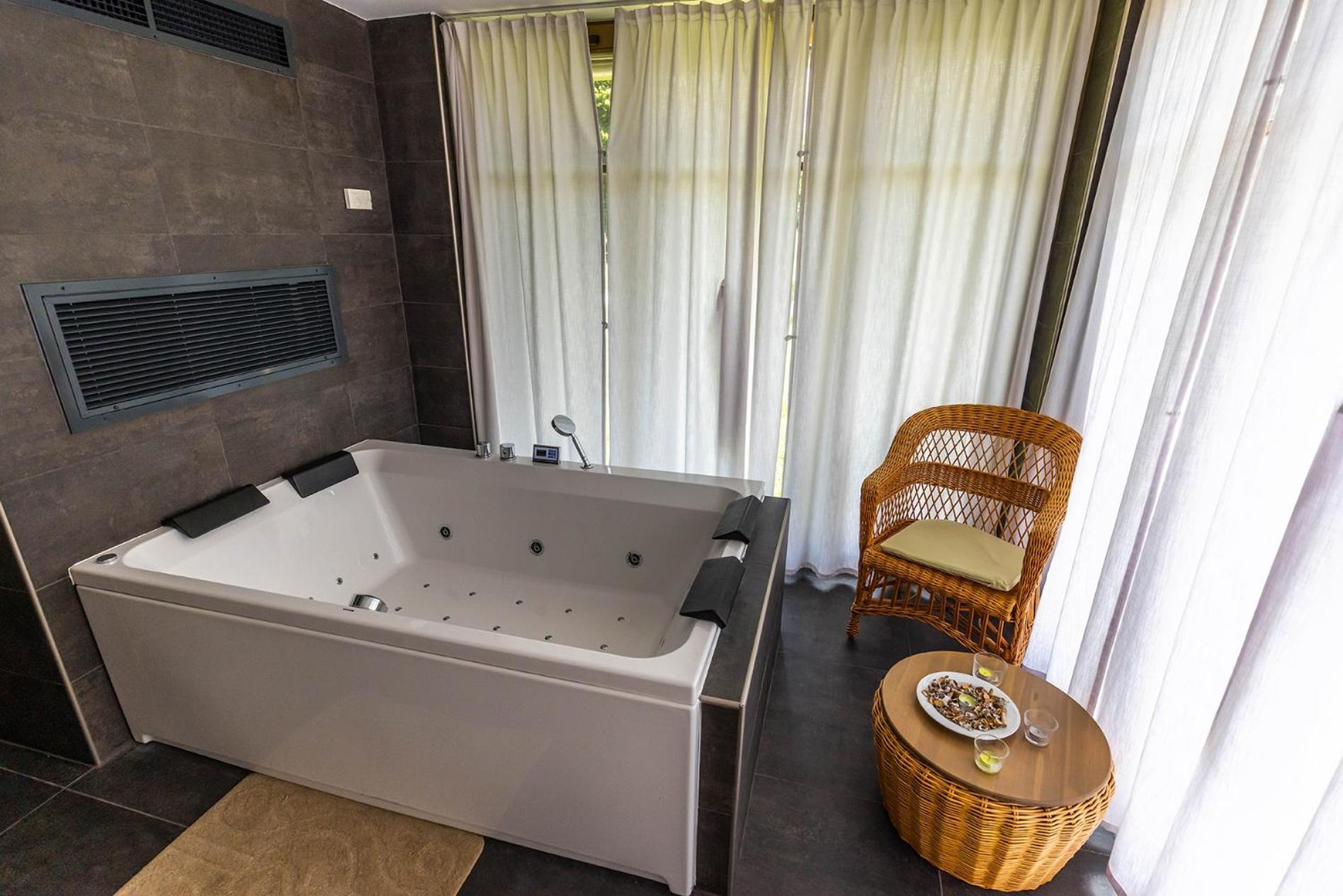 Vadkert Major Hotel Sarvar Ngoại thất bức ảnh