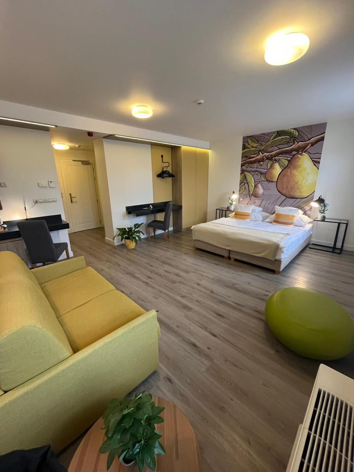 Vadkert Major Hotel Sarvar Ngoại thất bức ảnh