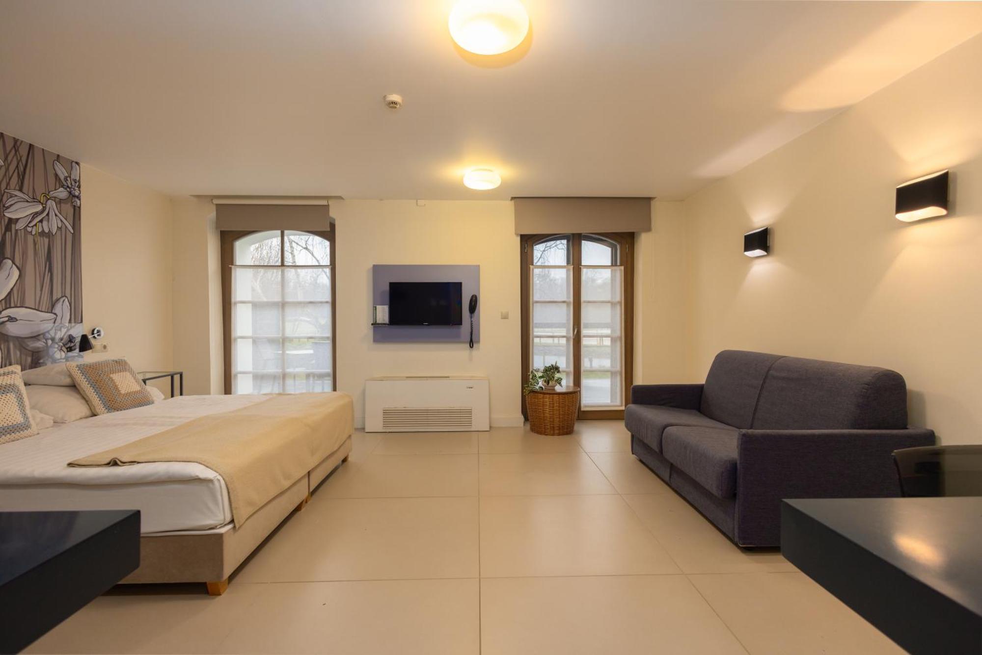 Vadkert Major Hotel Sarvar Ngoại thất bức ảnh